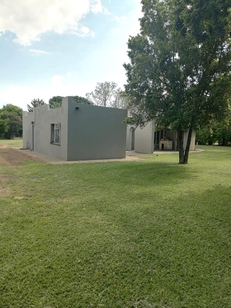 6 Bedroom Property for Sale in Mamogaleskraal North West